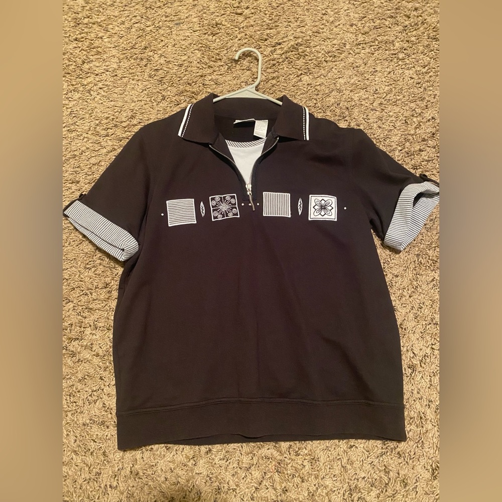NWOT Women’s Black & White Kore T Top.